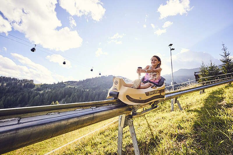 Kind fährt mit dem Fisser Flitzer